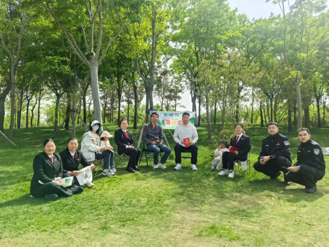 最美人间四阅天！ 郑铁中院象湖畔普法，让环境法典浸润人心